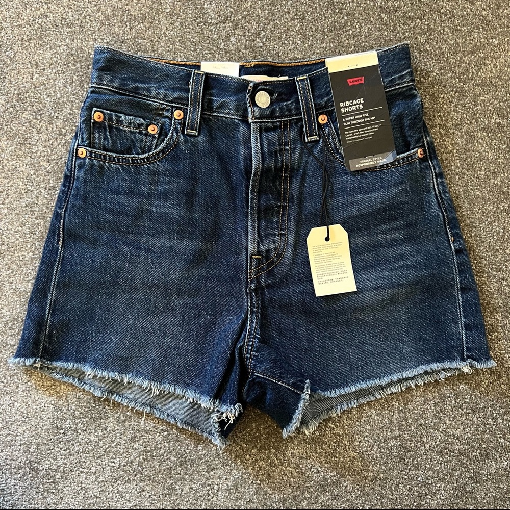 Levi’s Ribcage Shorts